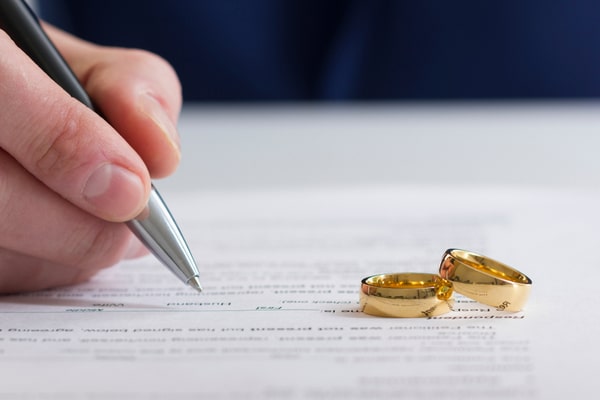 新しい人生を歩くために離婚を決意。慰謝料はどう決まる?